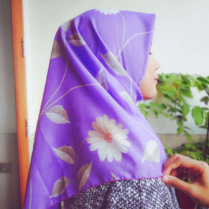 Hasil hijab segi empat printing custom di Bintang Sempurna.